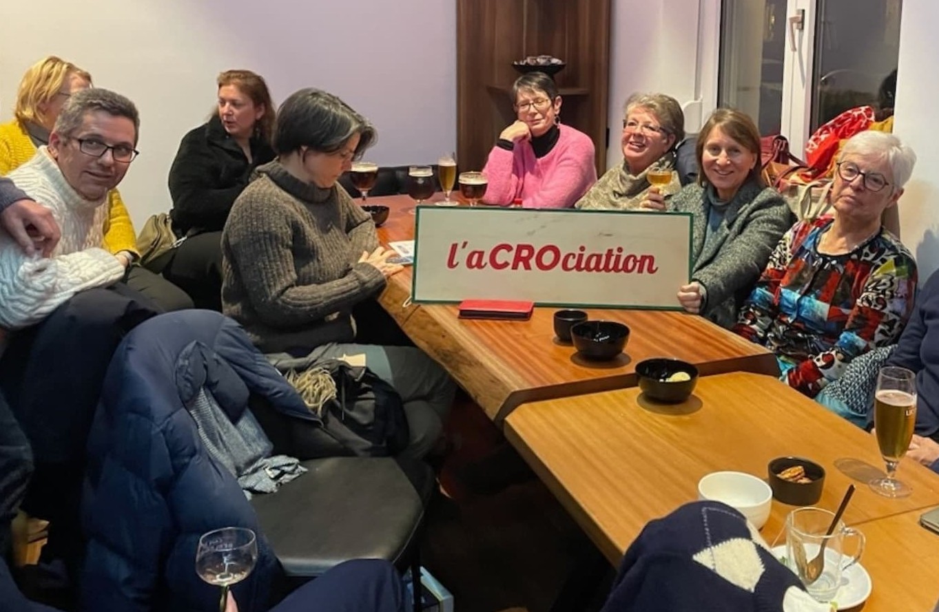 Moment convivial entre habitants et habitantes du quartier lors du 18/18
